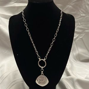 Silver pendant necklace